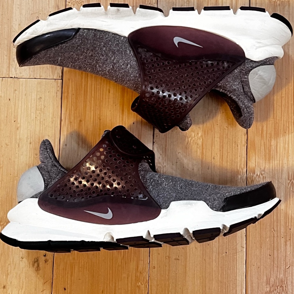 Nike sock dart  SE  nigth maroon women’s size 6